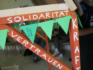 Präsentation Haus der Solidarität - Balken