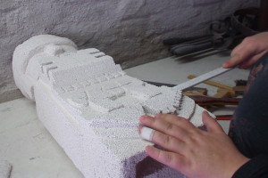 Beim Bau einer Ytong-Stein-Skulptur